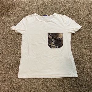 Zara Womens  Size Medium White Short Sleeve Crewneck Tee T Shirt W Phython Print